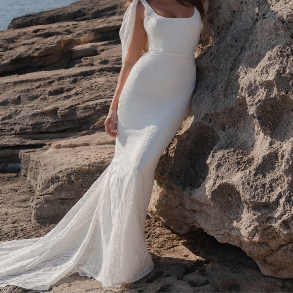 Anna Campbell Finely wedding gown